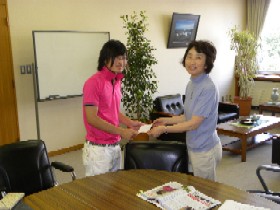 日本学生ゴルフ選手権出場を学長に報告