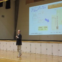 北海道野幌高等学校で模擬選挙を、10月から11月にかけて清水敏行先生と法学部のゼミ生たちが取り組みました。