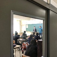 北海道野幌高等学校で模擬選挙を、10月から11月にかけて清水敏行先生と法学部のゼミ生たちが取り組みました。