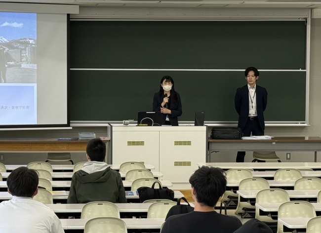 現役警察官による講演の様子
