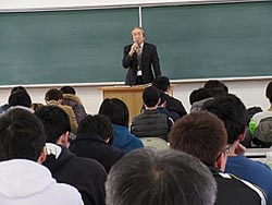 1年生に対する就職講話を開催