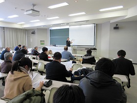 地域社会マネジメント研究科と経済学部の合同講演会開催