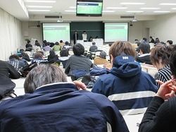 学外活動報告会を開催