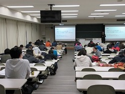 経済学部講話「就職に向けて大学で準備すること」