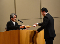 学位記授与式が挙行されました