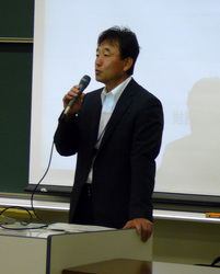 財政学の講義で北海道財務局長が講演