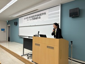 司会の黄先生