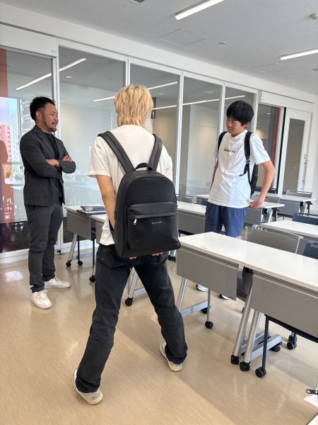 談笑の様子