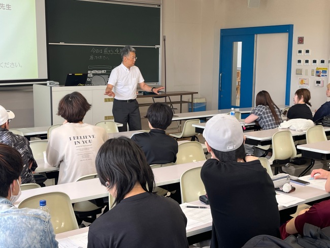 札幌市立月寒小学校　野切校長による講義1
