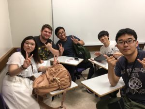 日本語授業のサポートの様子