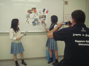 札幌東商業高校の学生が英語を学びに来ています