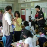 小学校の外国語活動でボランティア活動をしています