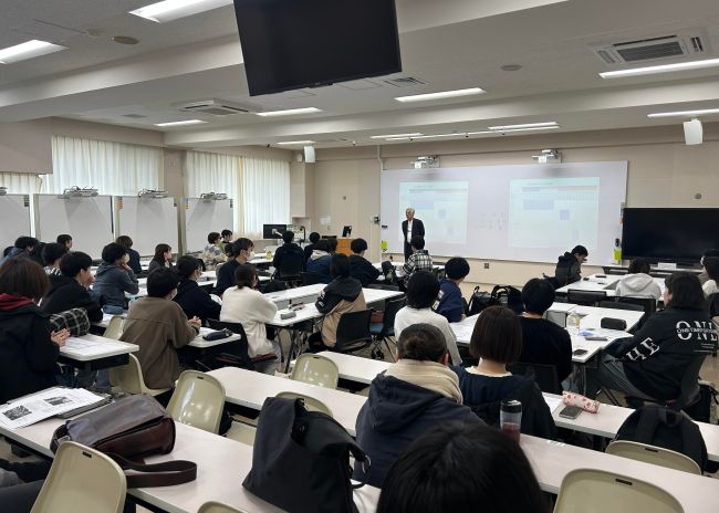 外部講師を招いた授業の様子