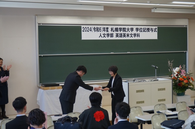 教育支援課スタッフへのサプライズも。