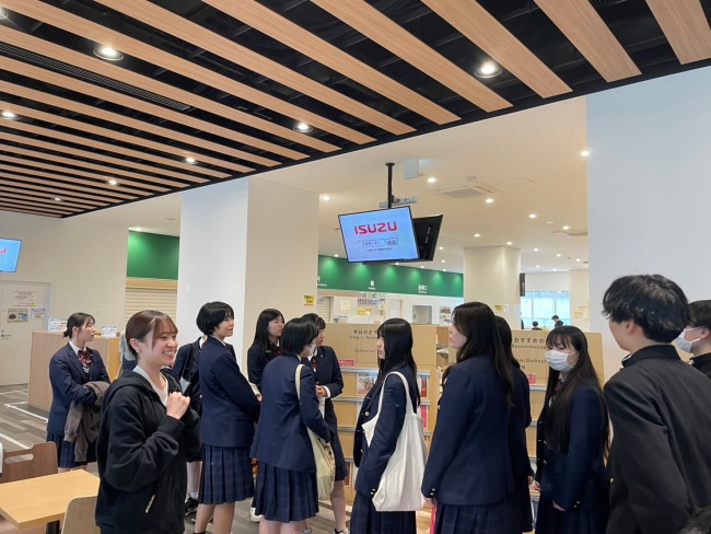 綺麗な学食も見学できました