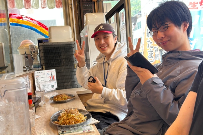 お昼ご飯は地元民イチオシの「閻魔焼きそば」、ピリ辛で美味しかったです！