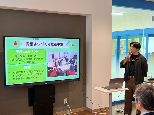自身の活動を報告する西岡さん（英語英米文学科4年）