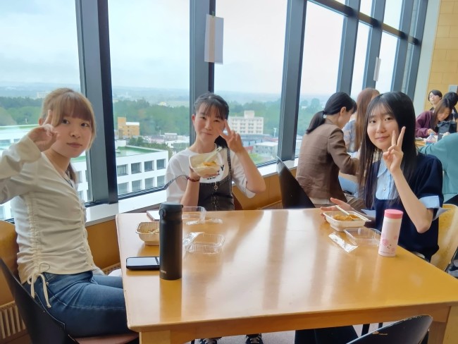 眺めの良いG館8階で食事をしました