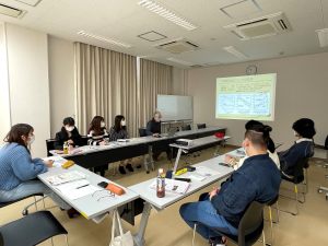 明舞サポーター会議の代表理事に説明を受ける