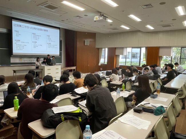 傾聴中の様子