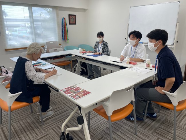 インタビュー中の様子(2)