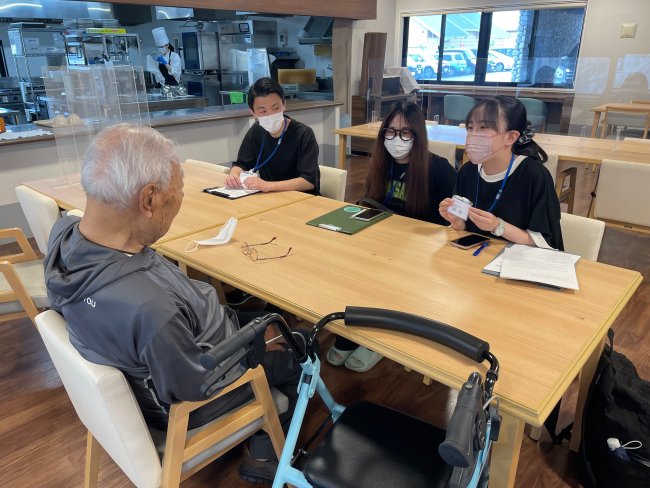 インタビュー中の様子（3）