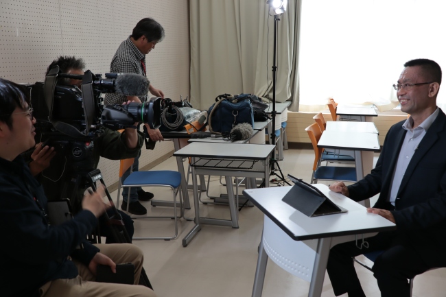 収録の合間の雑談の様子