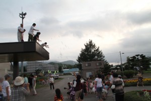 餅まき（餅はみえますか？）