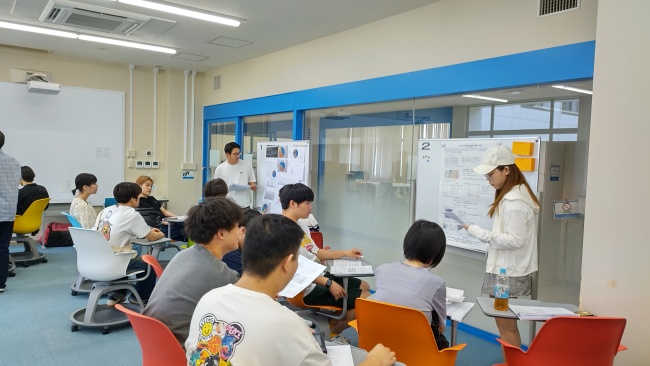 専門ゼミCの研究発表会の様子2