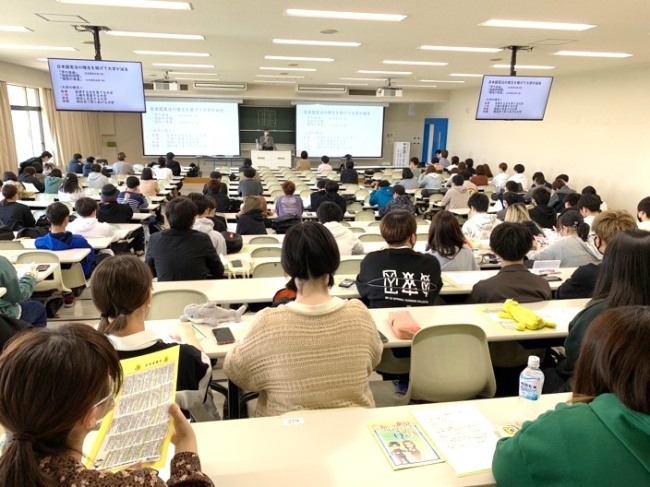 1年次基礎ゼミナールの様子