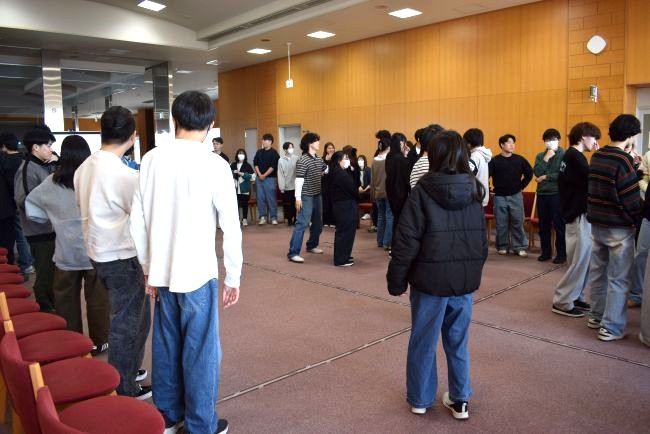 名前の五十音順に輪になろう