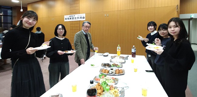 教育実習生交流会の様子1