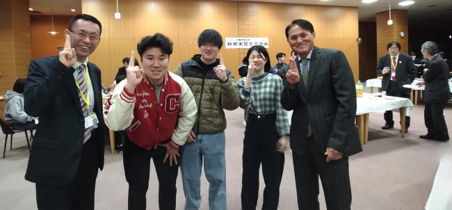 特別支援で実習予定のみなさん。ポーズが決まってます!