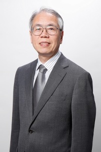 小出　良幸　教授