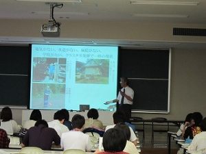 授業を行う宍戸氏