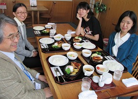 昼食会