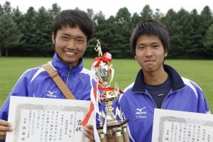 選手権優勝の太田（左）・加茂ペア