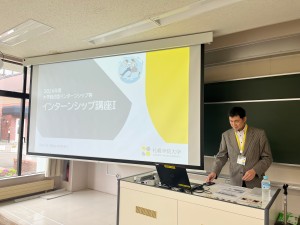 キャリア支援課の職員による説明