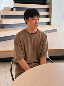 鹿摩俊介さん