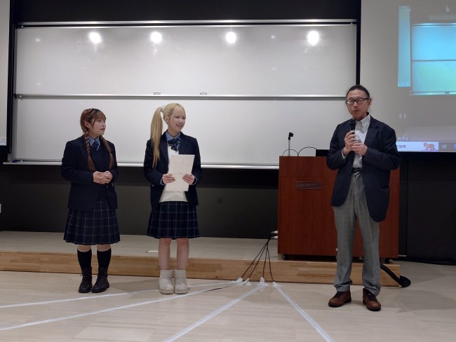 表彰式の様子（札幌新陽高等学校の皆さん）